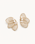 Envol pearl and handwoven gold lace earrings